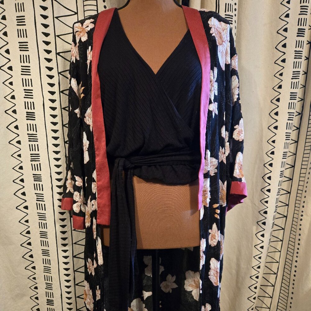 Outfit Combo! v-neck tie-waist cropped tank and floral kimono